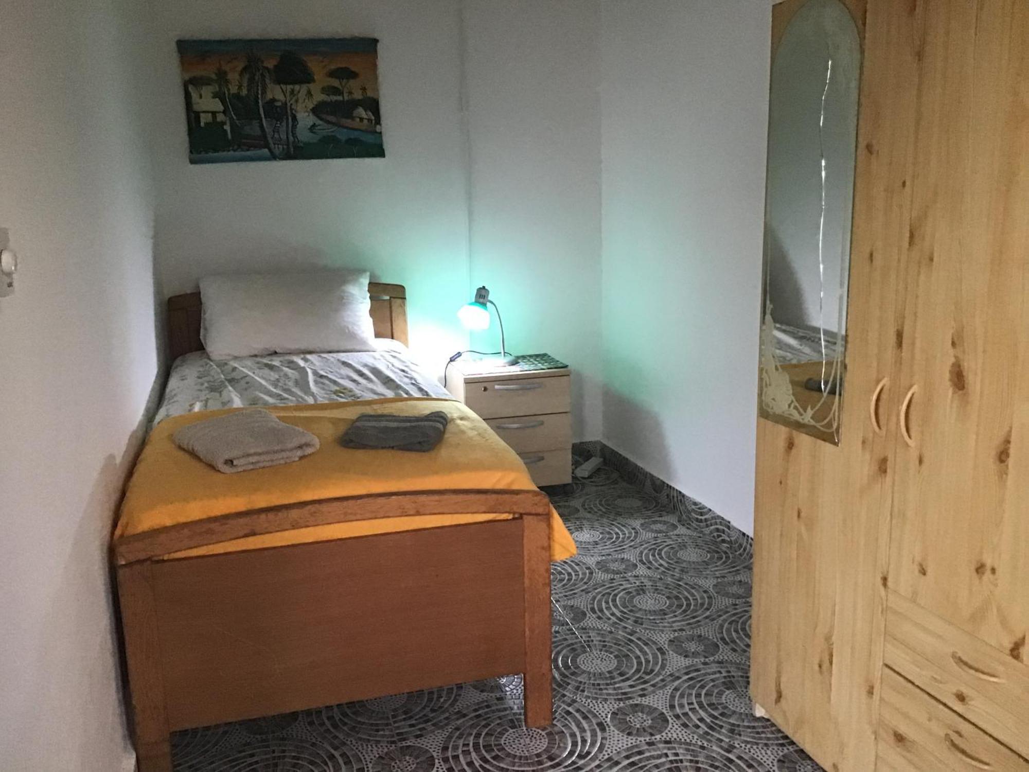 Anns Guesthouse Bakaugambia エクステリア 写真