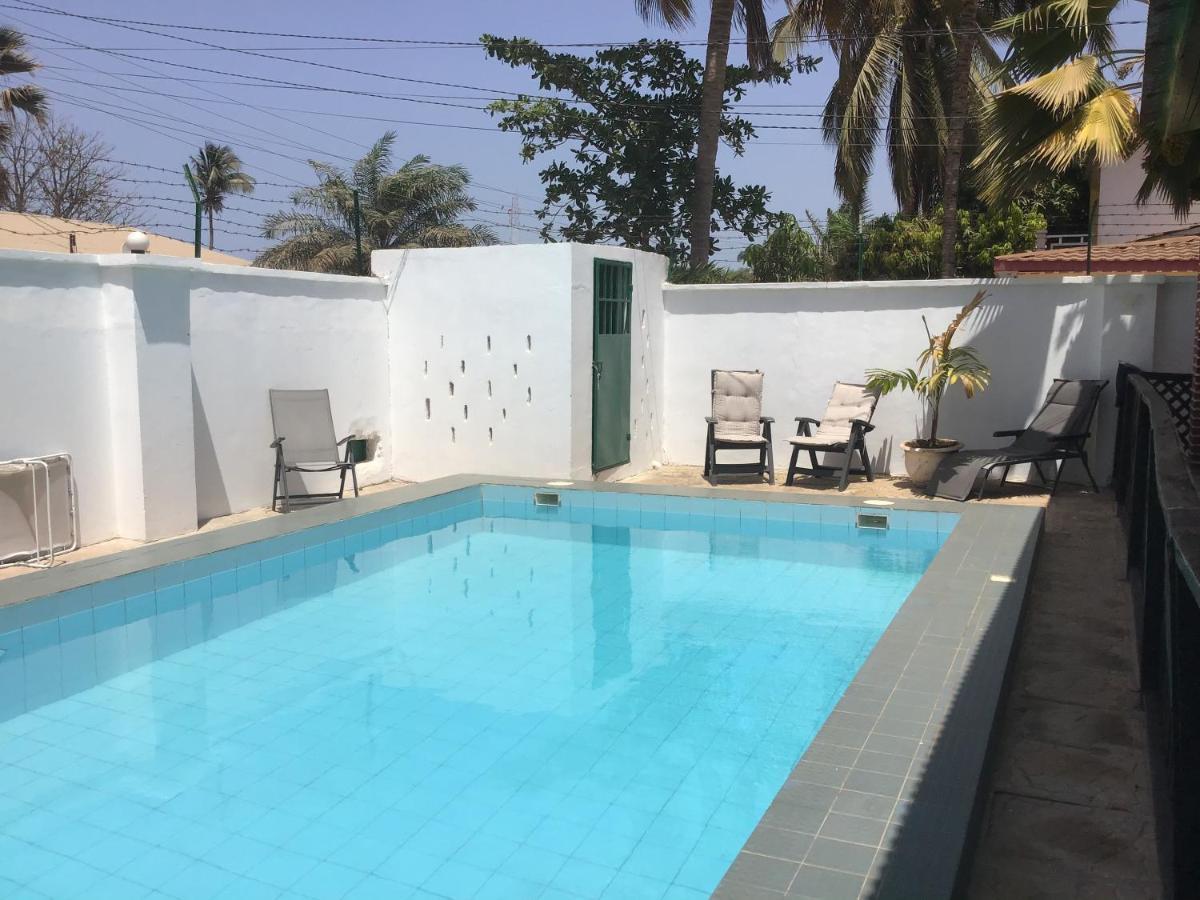 Anns Guesthouse Bakaugambia エクステリア 写真