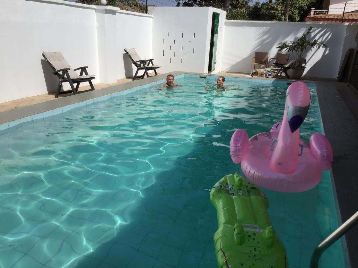 Anns Guesthouse Bakaugambia エクステリア 写真