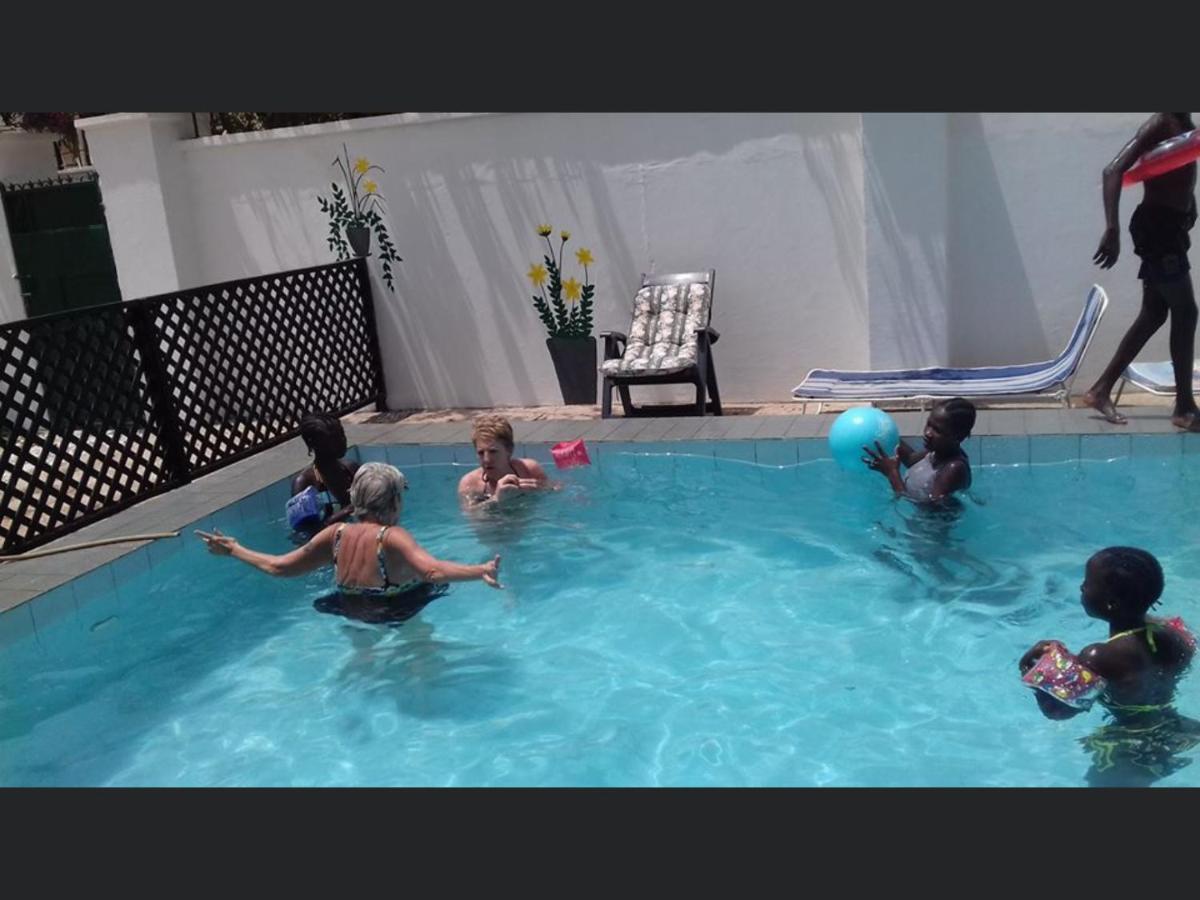 Anns Guesthouse Bakaugambia エクステリア 写真