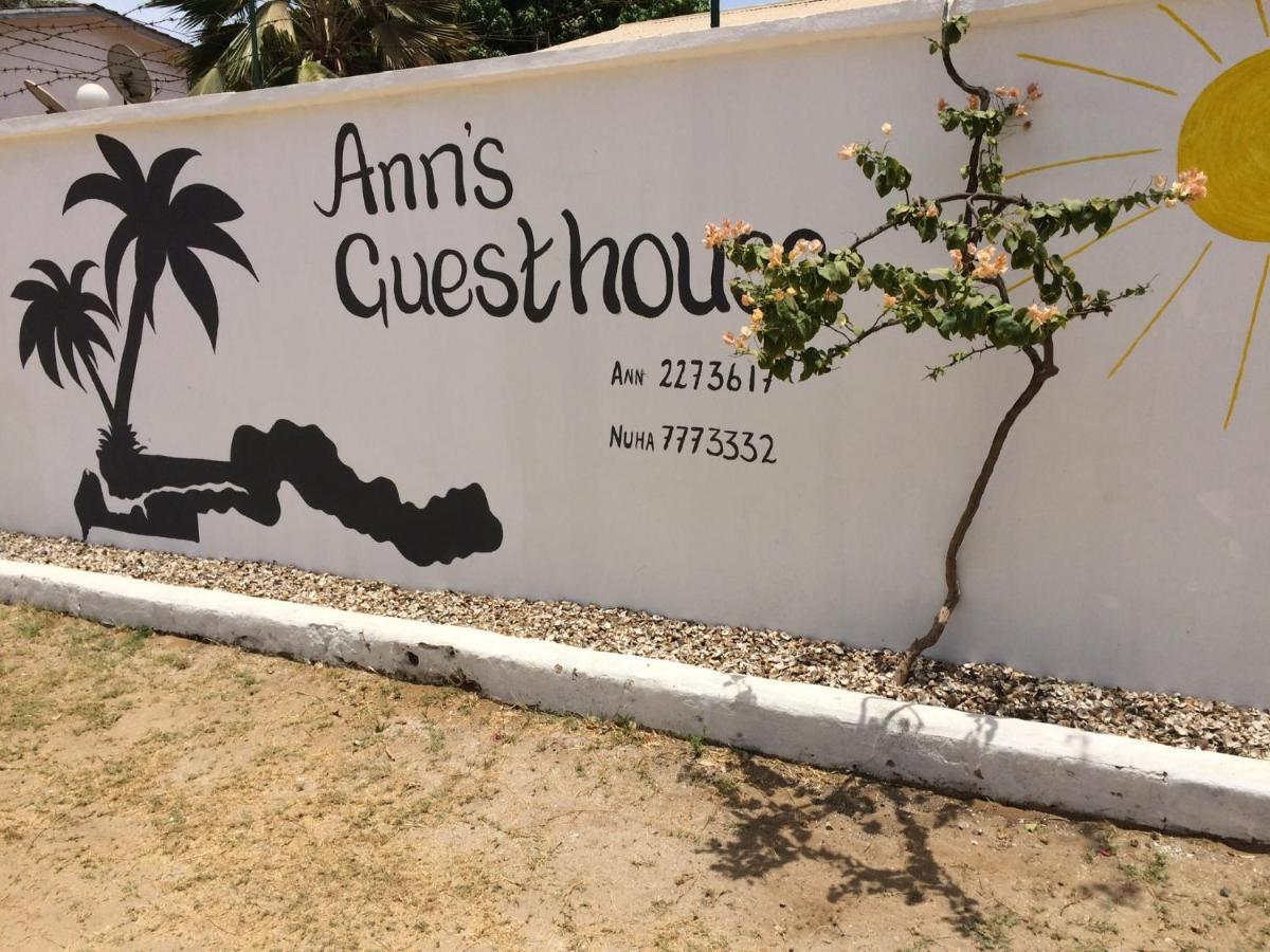 Anns Guesthouse Bakaugambia エクステリア 写真